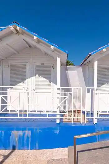 Le cabine della spiaggia privata